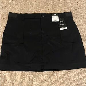 🏷️ SALE 3/$10 🏷️ Lee Classic Black Skirt/Skort - Size 18